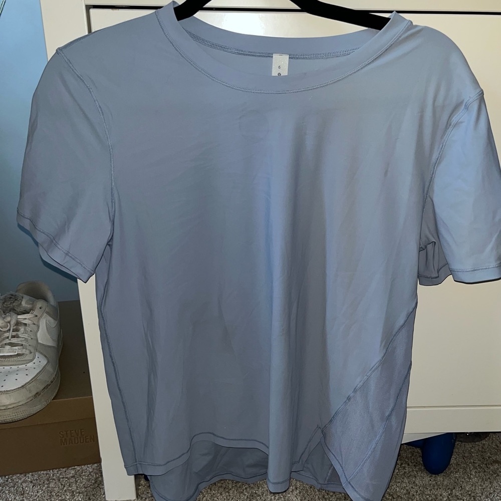 LULU LEMON size 6 light weight tee